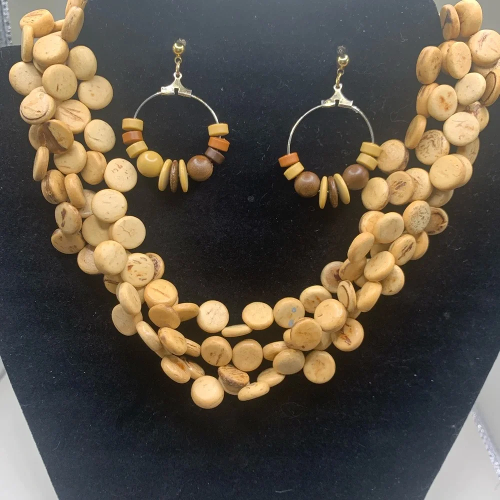 Tan Wood‎ Circle Beaded Necklace And Post earrings Necklace 8” Earrings 1 1/2”